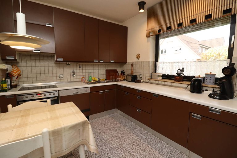 Immobilienangebot - Henstedt-Ulzburg - Alle - Henstedt-Rhen: Familienfreundliche Doppelhaushälfte mit Garage, Carport und schönem Garten