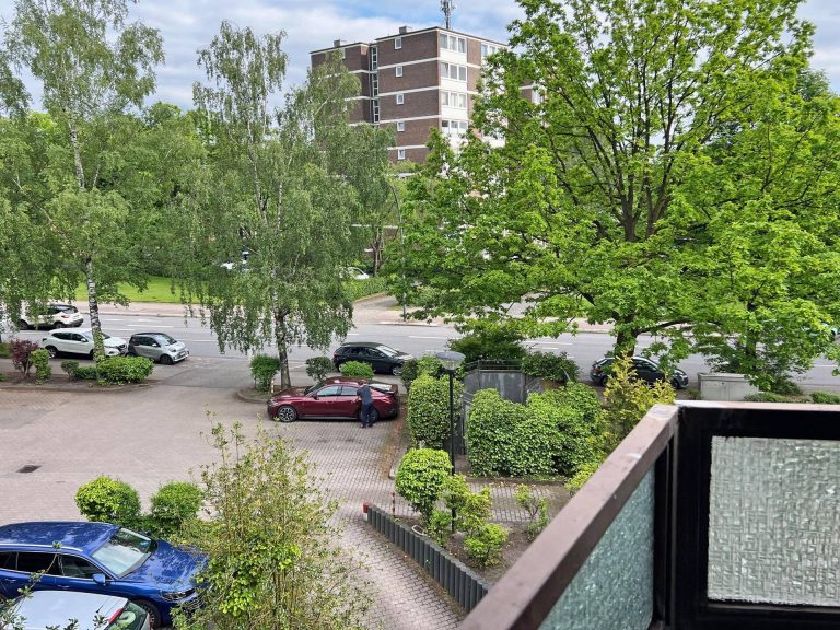 Immobilienangebot - Hamburg - Alle - Urbanes Wohnen im lebendigen, grünen Zentrum von Niendorf mit zwei Balkonen & TG-Stellplatz
