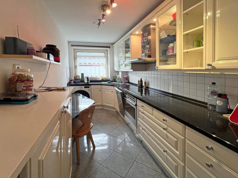 Immobilienangebot - Hamburg - Alle - Urbanes Wohnen im lebendigen, grünen Zentrum von Niendorf mit zwei Balkonen & TG-Stellplatz