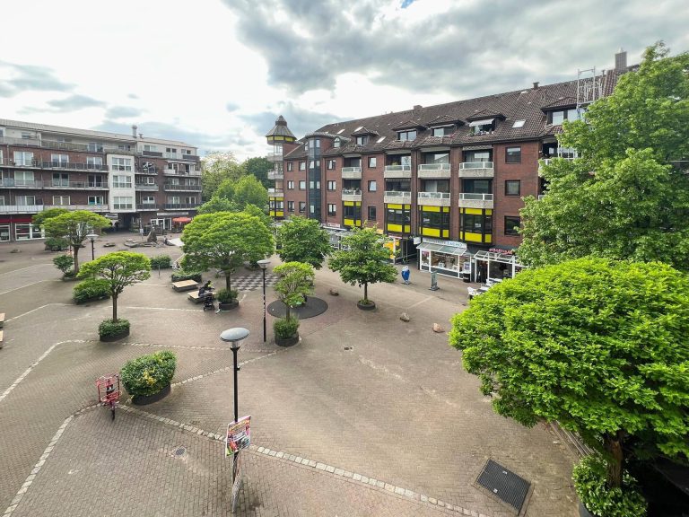 Immobilienangebot - Hamburg - Alle - Urbanes Wohnen im lebendigen, grünen Zentrum von Niendorf mit zwei Balkonen & TG-Stellplatz