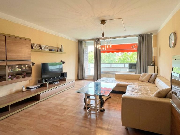 Immobilienangebot - Hamburg - Alle - Urbanes Wohnen im lebendigen, grünen Zentrum von Niendorf mit zwei Balkonen & TG-Stellplatz