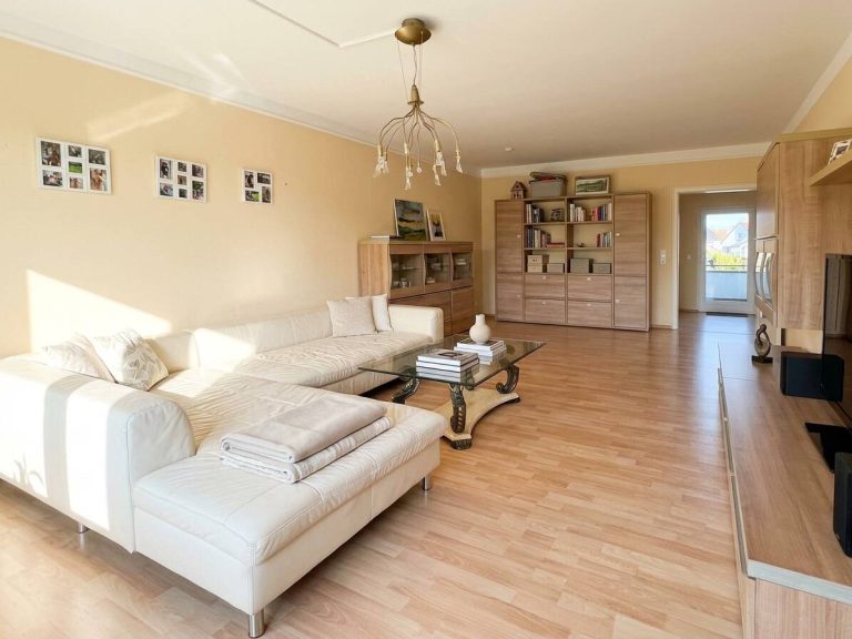 Immobilienangebot - Hamburg - Alle - Urbanes Wohnen im lebendigen, grünen Zentrum von Niendorf mit zwei Balkonen & TG-Stellplatz