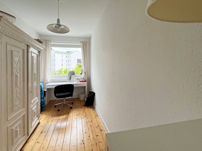 Immobilienangebot - Hamburg - Alle - Sehr gepflegte 2,5-Zimmer-Wohnung mit Balkon in direkter Nähe zum Mühlenkamp-Alsteranleger