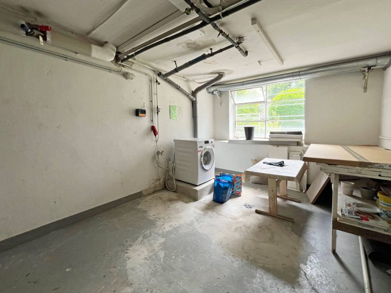 Immobilienangebot - Hamburg - Alle - Sehr gepflegte 2,5-Zimmer-Wohnung mit Balkon in direkter Nähe zum Mühlenkamp-Alsteranleger