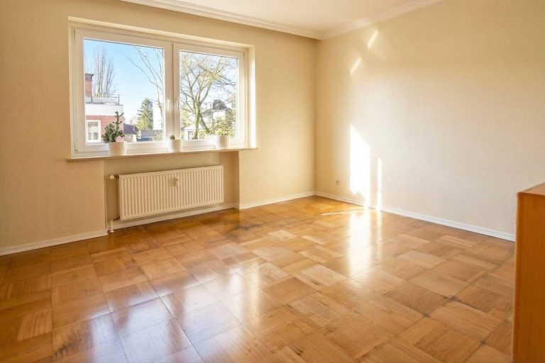 Immobilienangebot - Hamburg - Lokstedt - Alle - Gepflegte 4-Zi-Wohnung in ruhiger Sackgasse mit herrlichem Südbalkon & Tiefgaragenstellplatz