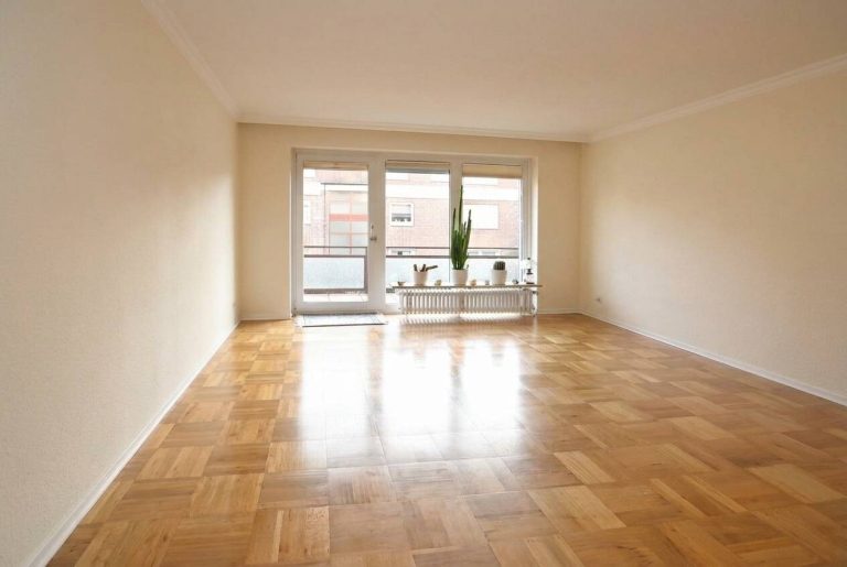 Immobilienangebot - Hamburg - Lokstedt - Alle - Gepflegte 4-Zi-Wohnung in ruhiger Sackgasse mit herrlichem Südbalkon & Tiefgaragenstellplatz