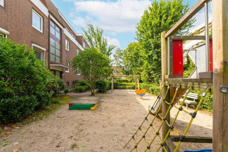 Immobilienangebot - Hamburg - Lokstedt - Alle - Gepflegte 4-Zi-Wohnung in ruhiger Sackgasse mit herrlichem Südbalkon & Tiefgaragenstellplatz