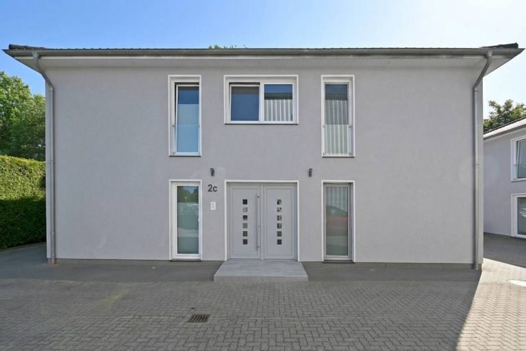 Immobilienangebot - Siek - Alle - Zeitlos - modernes Zinshaus nach aktuellen energetischen Standards in begehrter Lage von Siek.
