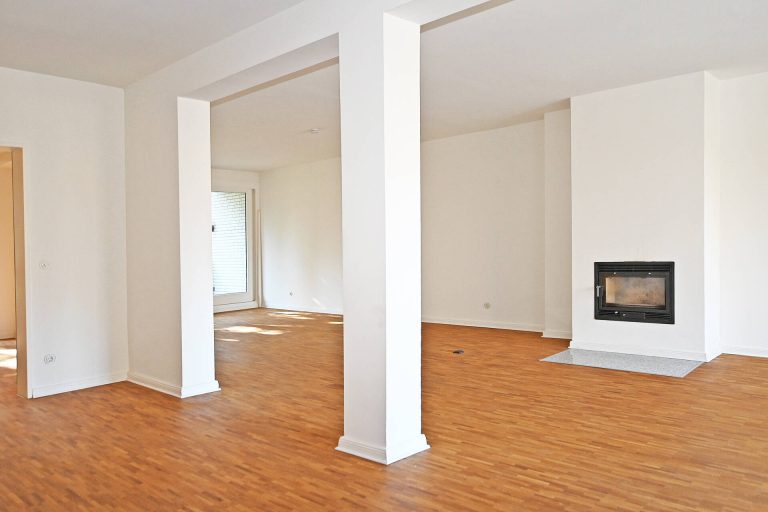 Immobilienangebot - Hamburg / Alsterdorf - Alle - Helle, sonnige Eigentumswohnung - Ruhiges, grünes Wohnen direkt am Alsterlauf mit Kamin und TG