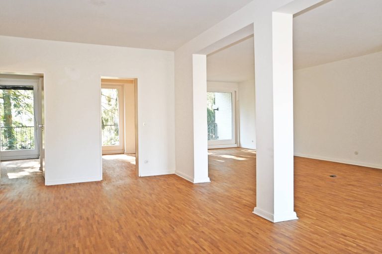 Immobilienangebot - Hamburg / Alsterdorf - Alle - Helle, sonnige Eigentumswohnung - Ruhiges, grünes Wohnen direkt am Alsterlauf mit Kamin und TG