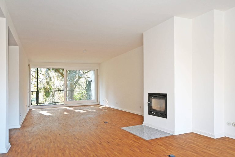 Immobilienangebot - Hamburg / Alsterdorf - Alle - Helle, sonnige Eigentumswohnung - Ruhiges, grünes Wohnen direkt am Alsterlauf mit Kamin und TG