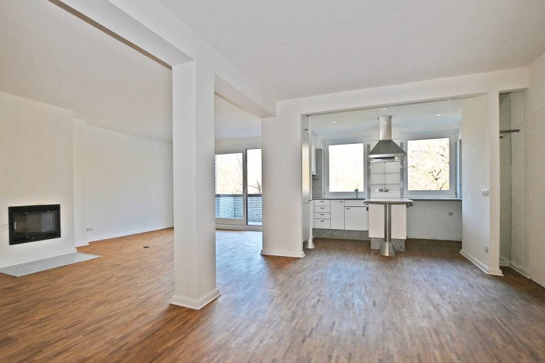 Immobilienangebot - Hamburg / Alsterdorf - Alle - Helle, sonnige Eigentumswohnung - Ruhiges, grünes Wohnen direkt am Alsterlauf mit Kamin und TG