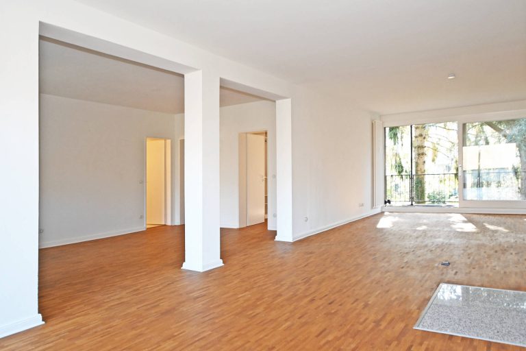 Immobilienangebot - Hamburg / Alsterdorf - Alle - Helle, sonnige Eigentumswohnung - Ruhiges, grünes Wohnen direkt am Alsterlauf mit Kamin und TG