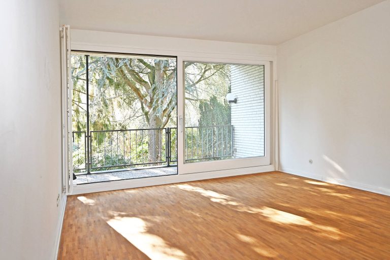 Immobilienangebot - Hamburg / Alsterdorf - Alle - Helle, sonnige Eigentumswohnung - Ruhiges, grünes Wohnen direkt am Alsterlauf mit Kamin und TG