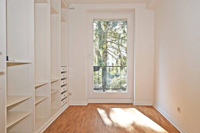 Immobilienangebot - Hamburg / Alsterdorf - Alle - Helle, sonnige Eigentumswohnung - Ruhiges, grünes Wohnen direkt am Alsterlauf mit Kamin und TG
