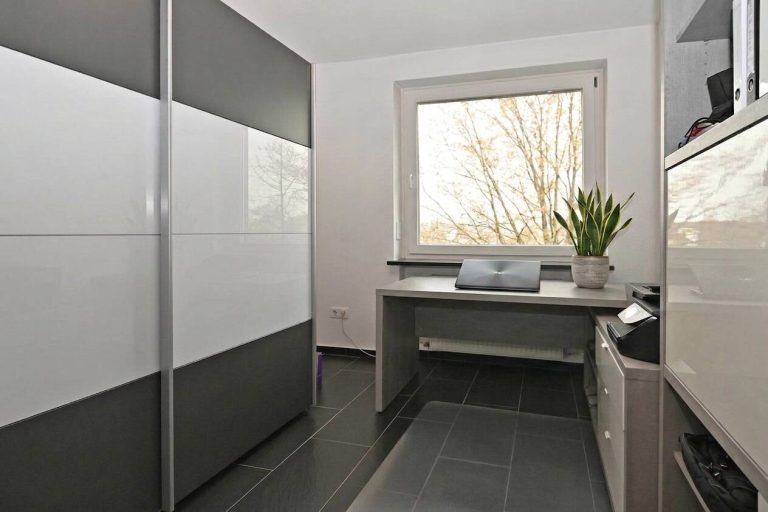 Immobilienangebot - Oststeinbek - Alle - Traumhafte und renovierte 3 Zimmer ETW mit Tiefgarage und Balkon in schöner Lage von Oststeinbek.