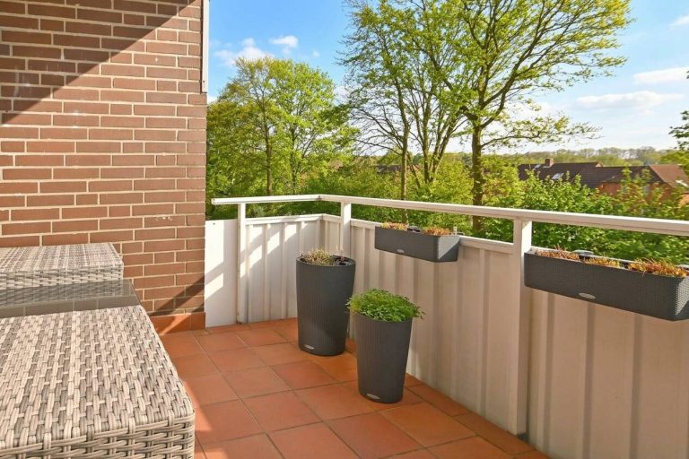 Immobilienangebot - Oststeinbek - Alle - Traumhafte und renovierte 3 Zimmer ETW mit Tiefgarage und Balkon in schöner Lage von Oststeinbek.