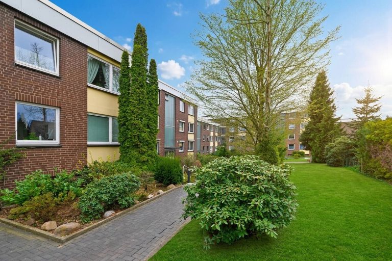 Immobilienangebot - Oststeinbek - Alle - Traumhafte und renovierte 3 Zimmer ETW mit Tiefgarage und Balkon in schöner Lage von Oststeinbek.