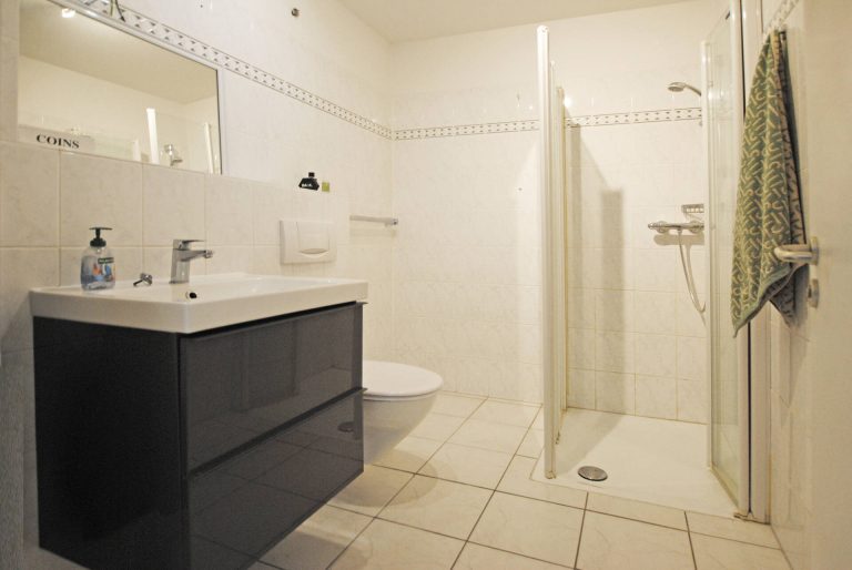 Immobilienangebot - Schenefeld - Alle - Barrierearme und gepflegte Terrassen-Wohnung mit TG-Stellplatz in Schenefeld-Dorf