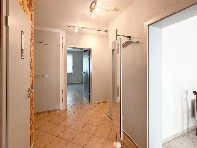 Immobilienangebot - Berlin - Alle - Hochparterrewohnung mit großem Balkon in Bestlage Friedenau!