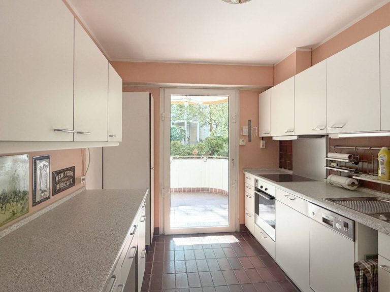 Immobilienangebot - Berlin - Alle - Hochparterrewohnung mit großem Balkon in Bestlage Friedenau!