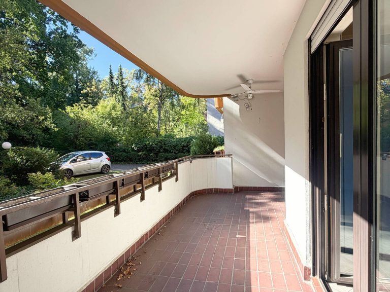 Immobilienangebot - Berlin - Alle - Hochparterrewohnung mit großem Balkon in Bestlage Friedenau!