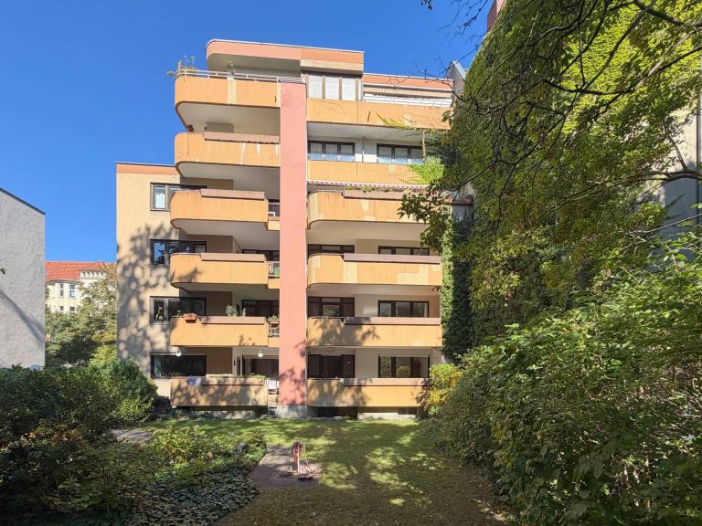 Immobilienangebot - Berlin - Alle - Hochparterrewohnung mit großem Balkon in Bestlage Friedenau!