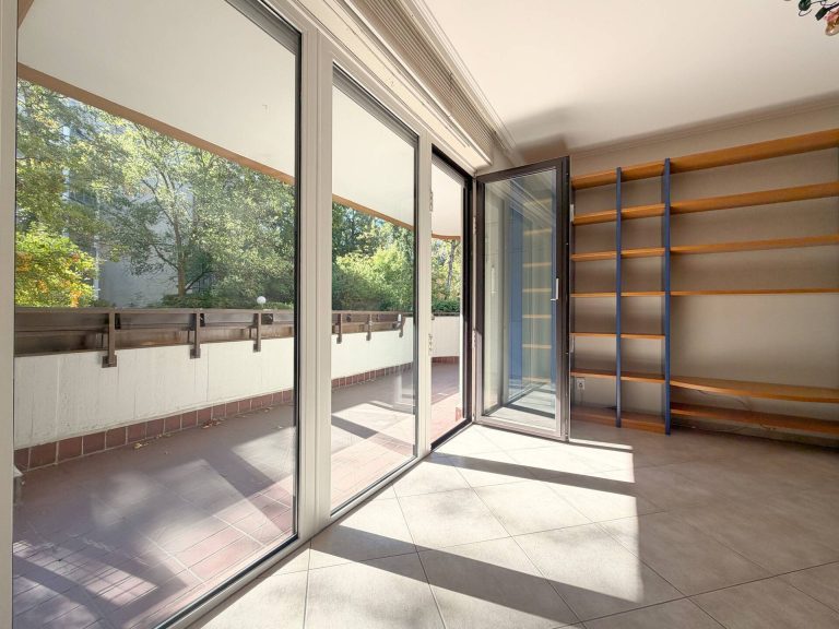 Immobilienangebot - Berlin - Alle - Hochparterrewohnung mit großem Balkon in Bestlage Friedenau!