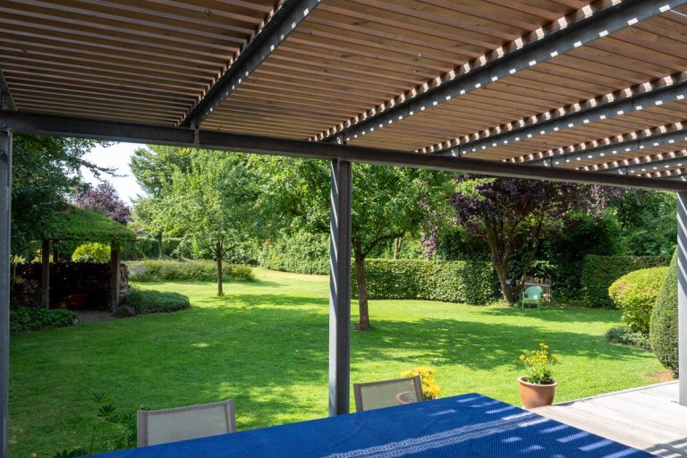 Immobilienangebot - Hoisdorf - Alle - Großzügiges Architektenhaus mit ökologischem Konzept plus Baugrundstück nordöstlich von Hamburg