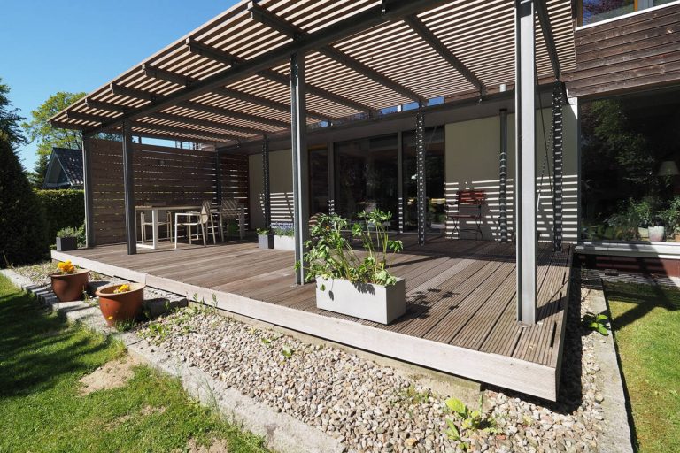 Immobilienangebot - Hoisdorf - Alle - Großzügiges Architektenhaus mit ökologischem Konzept plus Baugrundstück nordöstlich von Hamburg