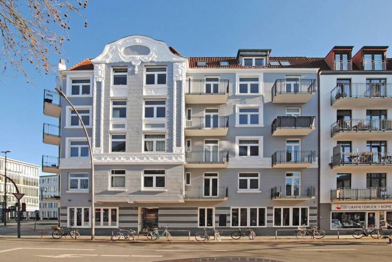 Immobilienangebot - Hamburg Winterhude - Alle - Winterhude: Stilvolle Gründerzeit-Wohnung mit Wohnküche und saniertem Balkon