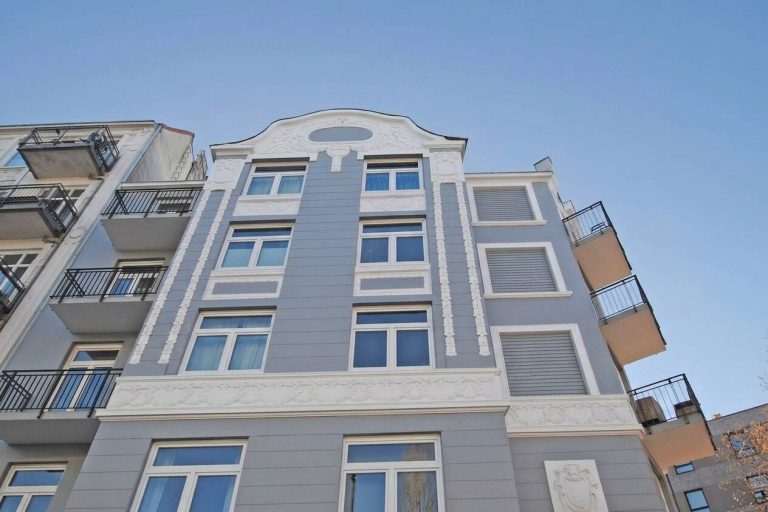 Immobilienangebot - Hamburg Winterhude - Alle - Winterhude: Stilvolle Gründerzeit-Wohnung mit Wohnküche und saniertem Balkon