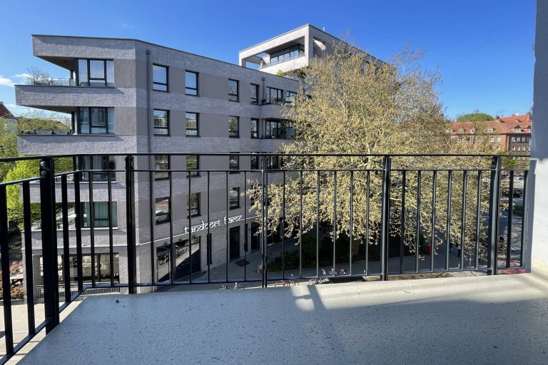 Immobilienangebot - Hamburg Winterhude - Alle - Winterhude: Stilvolle Gründerzeit-Wohnung mit Wohnküche und saniertem Balkon
