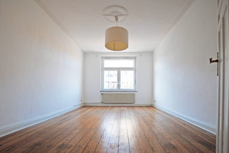 Immobilienangebot - Hamburg Winterhude - Alle - Winterhude: Stilvolle Gründerzeit-Wohnung mit Wohnküche und saniertem Balkon