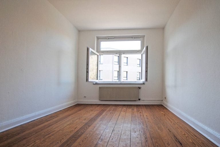 Immobilienangebot - Hamburg Winterhude - Alle - Winterhude: Stilvolle Gründerzeit-Wohnung mit Wohnküche und saniertem Balkon