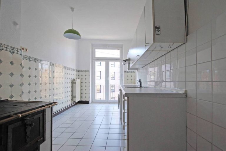 Immobilienangebot - Hamburg Winterhude - Alle - Winterhude: Stilvolle Gründerzeit-Wohnung mit Wohnküche und saniertem Balkon