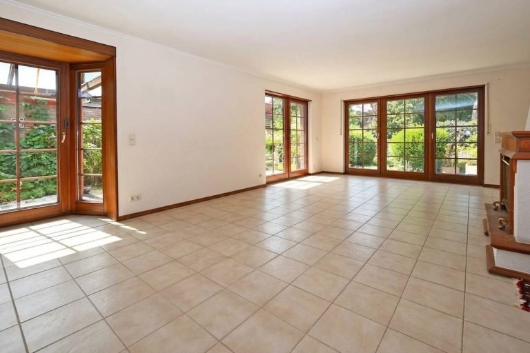 Immobilienangebot - Glinde - Alle - Traumhaftes Einfamilienhaus + Einliegerwohnung in begehrter Lage von Glinde mit schönem Grundstück.