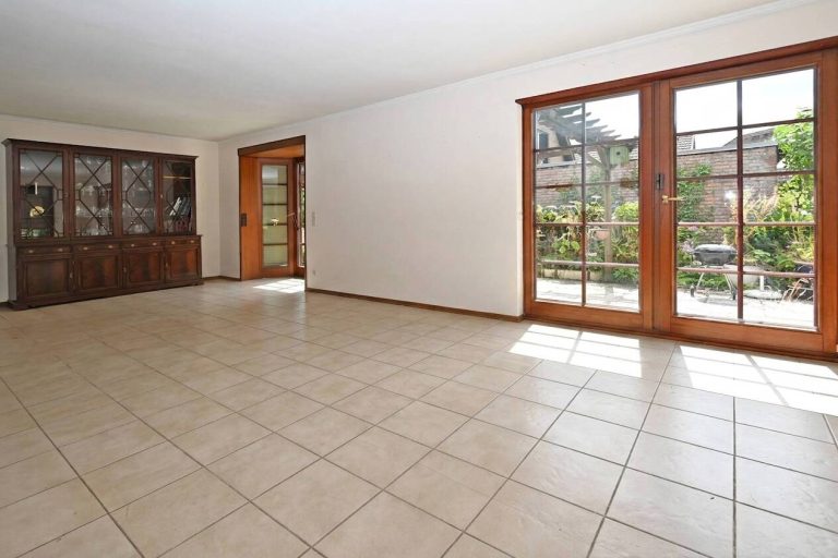 Immobilienangebot - Glinde - Alle - Traumhaftes Einfamilienhaus + Einliegerwohnung in begehrter Lage von Glinde mit schönem Grundstück.