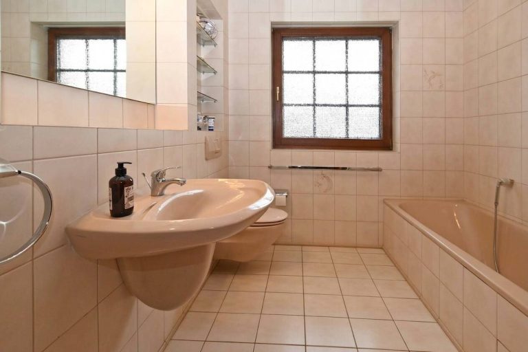 Immobilienangebot - Glinde - Alle - Traumhaftes Einfamilienhaus + Einliegerwohnung in begehrter Lage von Glinde mit schönem Grundstück.