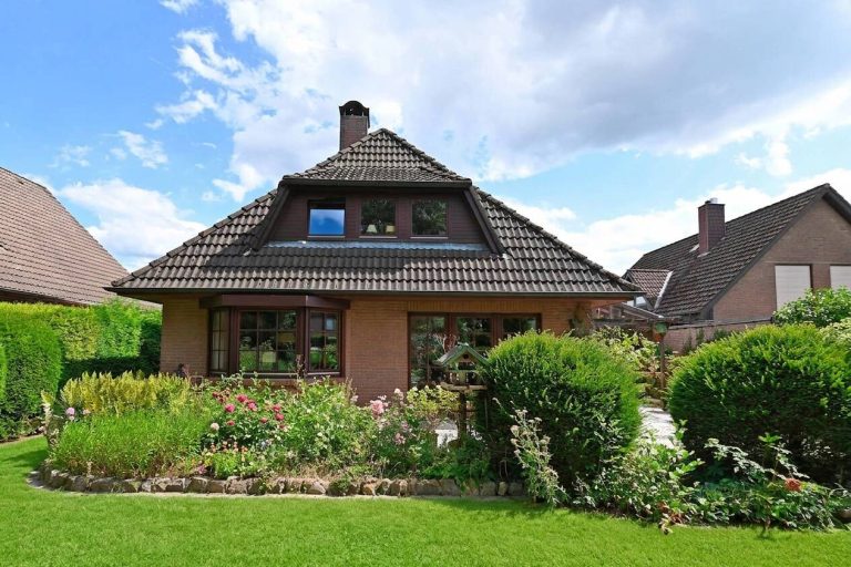 Immobilienangebot - Glinde - Alle - Traumhaftes Einfamilienhaus + Einliegerwohnung in begehrter Lage von Glinde mit schönem Grundstück.