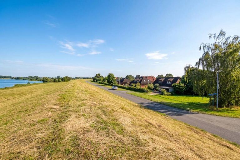 Immobilienangebot - Hohnstorf (Elbe) - Alle - Ein besonderer Ort zum Bauen und Bleiben – 
direkt am Elbdeich in Hohnstorf