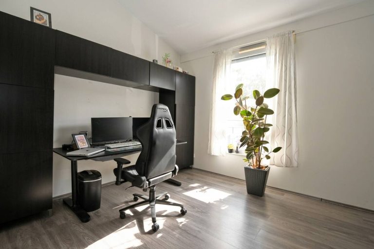 Immobilienangebot - Hamburg - Alle - Modernes, neuwertiges Mittelreihenhaus in Hamburg-Harburg, zentral u. ruhig gelegen mit Stellplatz!