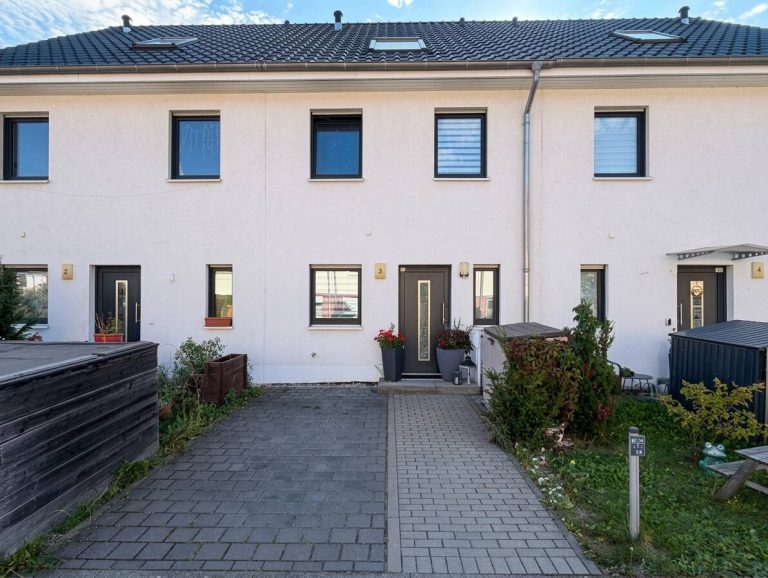 Immobilienangebot - Nuthetal - Alle - Neuwertig und familienfreundlich: Reihenmittelhaus mit Wärmepumpe in Saarmund