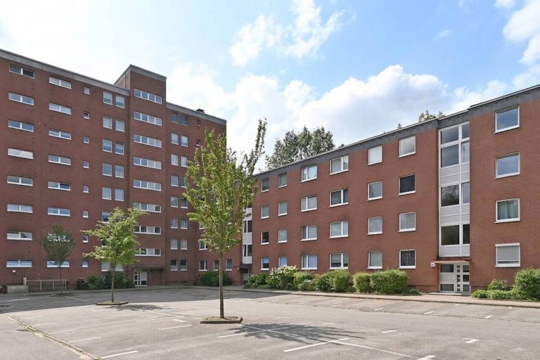 Immobilienangebot - Reinbek - Alle - Großzügige 3,5 Zimmer Wohnung in begehrter Lage von Reinbek. Mit Loggia und Stellplatz!
