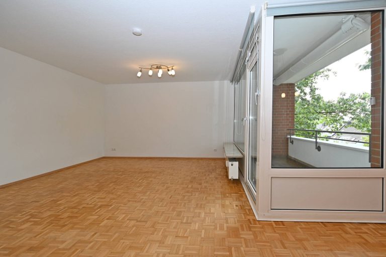 Immobilienangebot - Reinbek - Alle - Großzügige 3,5 Zimmer Wohnung in begehrter Lage von Reinbek. Mit Loggia und Stellplatz!