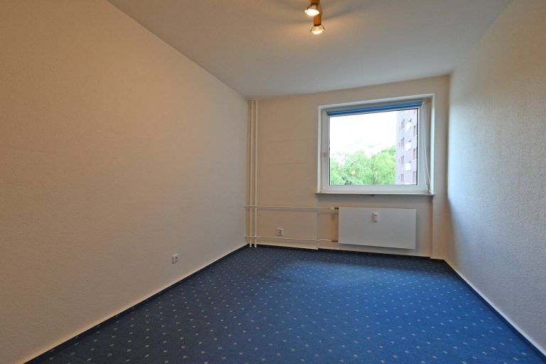 Immobilienangebot - Reinbek - Alle - Großzügige 3,5 Zimmer Wohnung in begehrter Lage von Reinbek. Mit Loggia und Stellplatz!