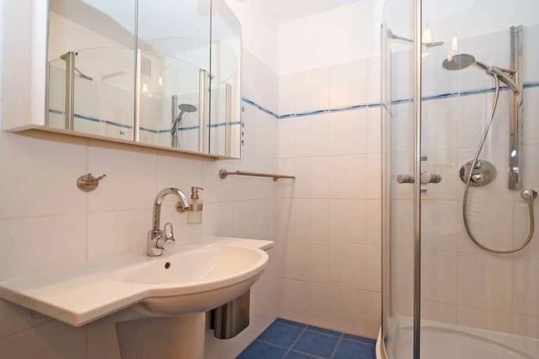 Immobilienangebot - Reinbek - Alle - Großzügige 3,5 Zimmer Wohnung in begehrter Lage von Reinbek. Mit Loggia und Stellplatz!