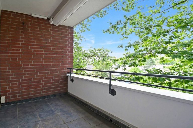 Immobilienangebot - Reinbek - Alle - Großzügige 3,5 Zimmer Wohnung in begehrter Lage von Reinbek. Mit Loggia und Stellplatz!