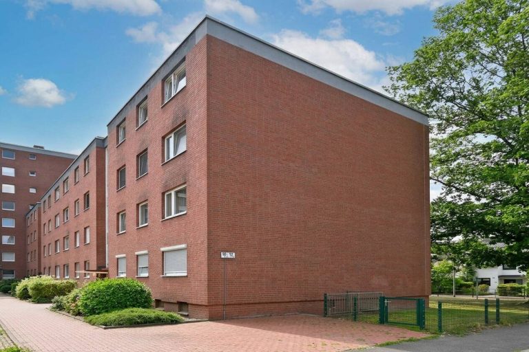 Immobilienangebot - Reinbek - Alle - Großzügige 3,5 Zimmer Wohnung in begehrter Lage von Reinbek. Mit Loggia und Stellplatz!