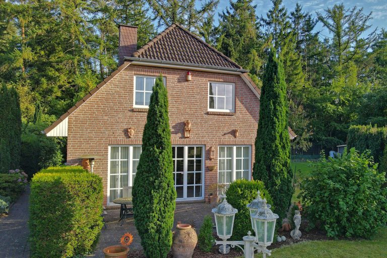 Immobilienangebot - Henstedt-Ulzburg - Alle - Raumwunder-Einfamilienhaus in Waldrandlage mit viel Entwicklungspotenzial – Henstedt-Rhen